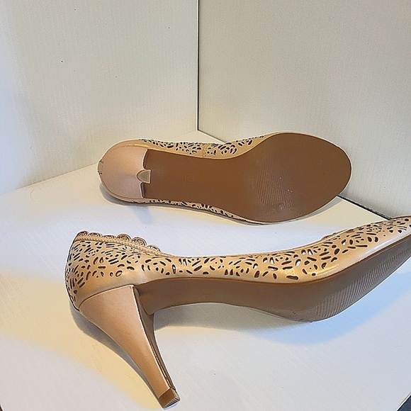 High heel shoes, beige color - Picture 2 of 3